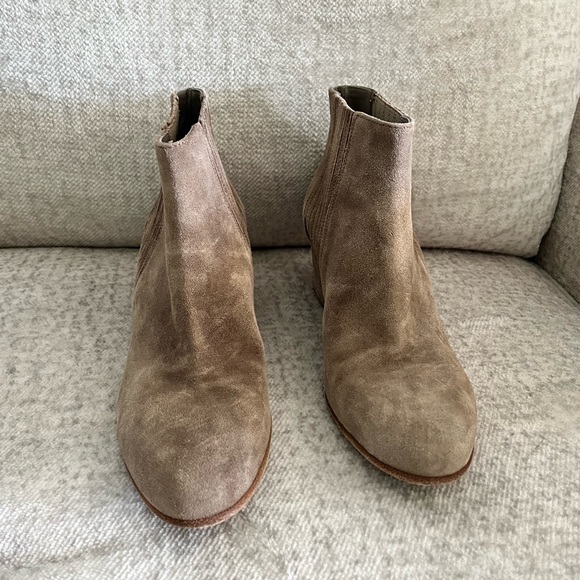 Vince Haider Suede Chunky Heel Slip On Ankle Boots Size 8 - Picture 8 of 8
